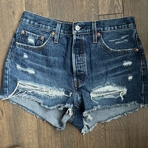 NWOT Levi's 501 Dark Blue Distressed Jean Shorts Women’s 29